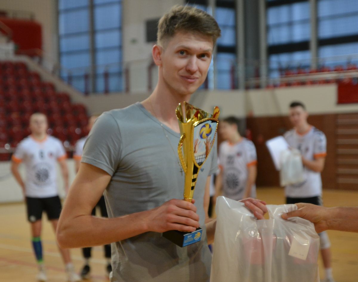 Zdobywca tytułu MVP turnieju Piotr Kosno z drużyny Volley Waśniów